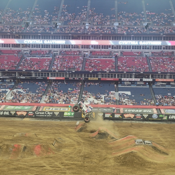 Nothing - Picture 4 of 16